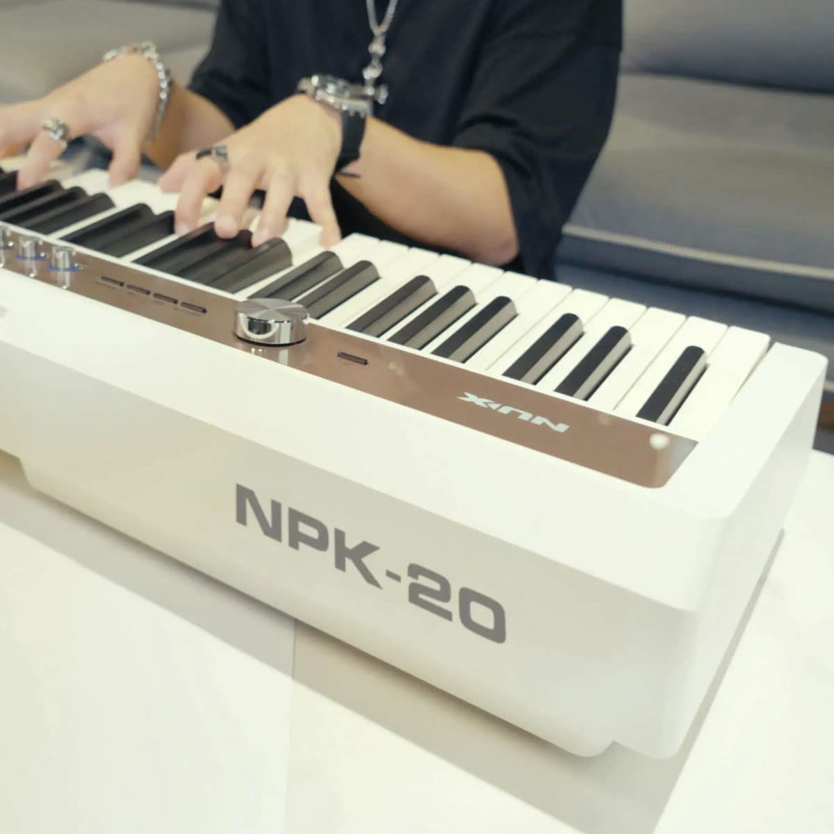 White 88-Key Portable Digital Piano U9810